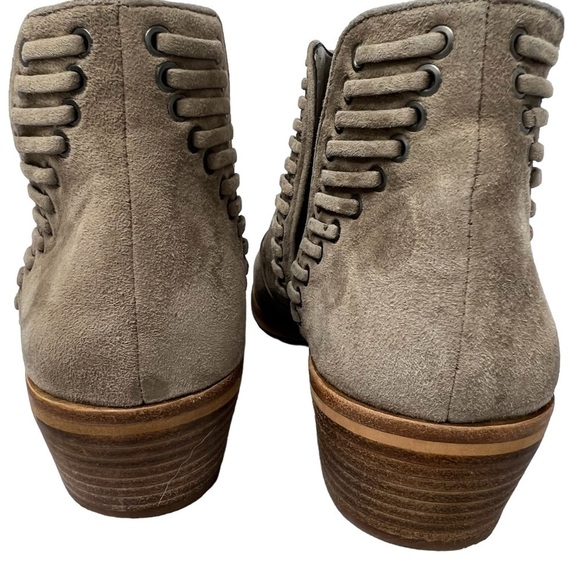 VINCE CAMUTO Prism 2 V-Cut Leather Suede Ankle Booties Moto Western Women 7M - Picture 2 of 16